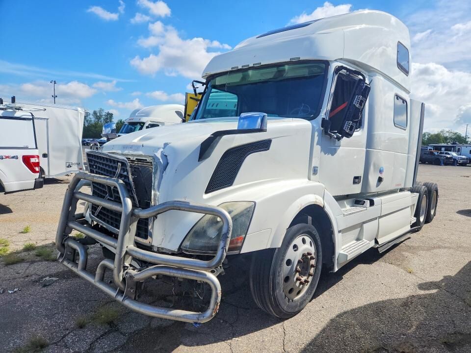 2014 VOLVO TRUCK VNL
