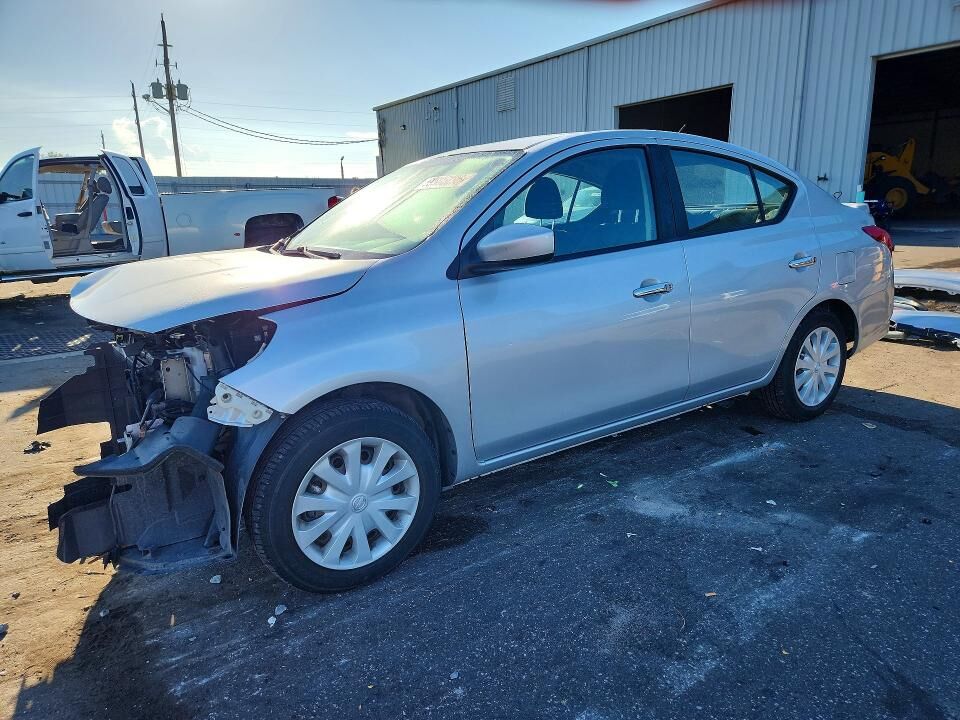 2019 NISSAN Versa