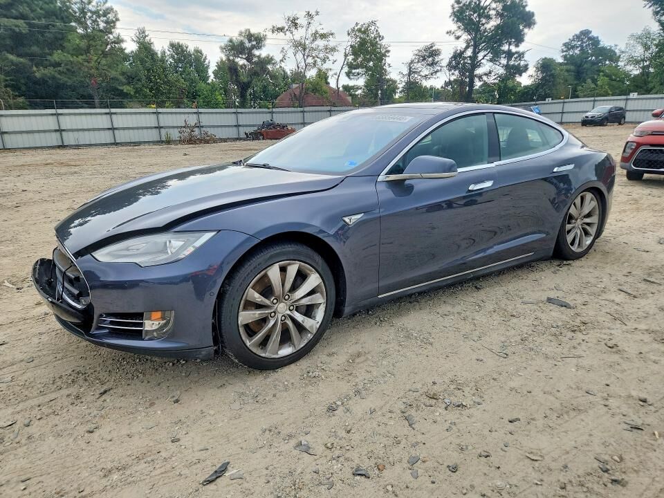 2015 TESLA Model S