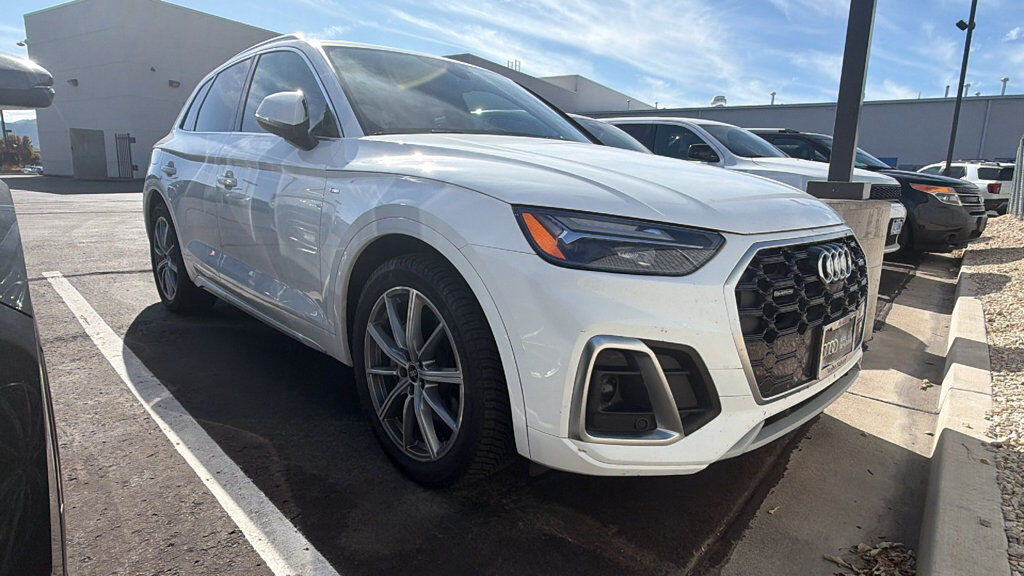 2021 AUDI Q5 e
