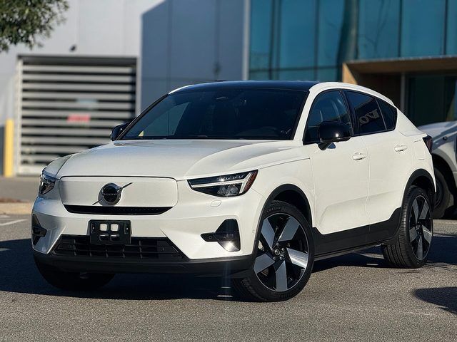 2023 VOLVO C40