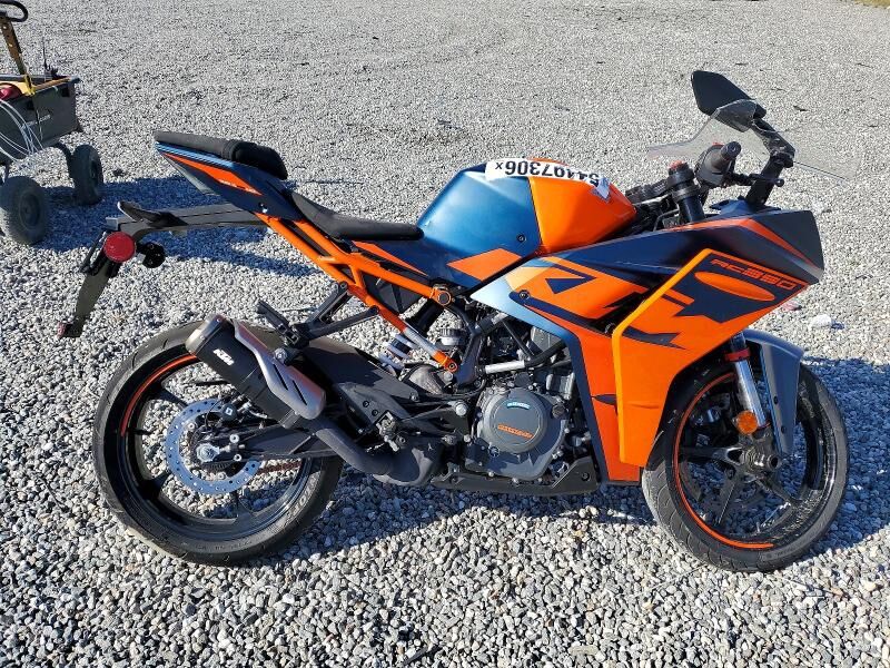 2022 KTM RC