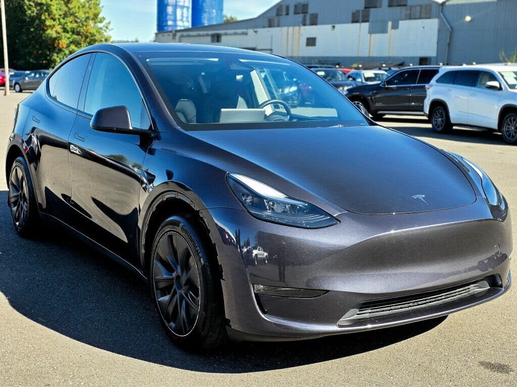 2024 TESLA Model Y