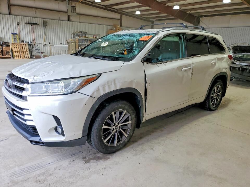 2017 TOYOTA Highlander