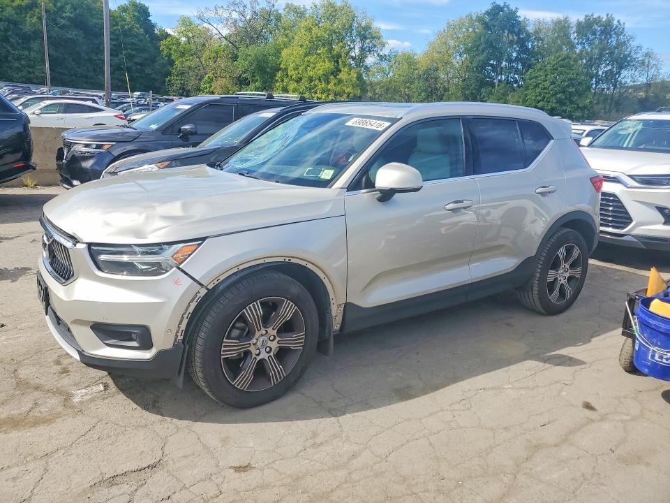 2019 VOLVO XC40