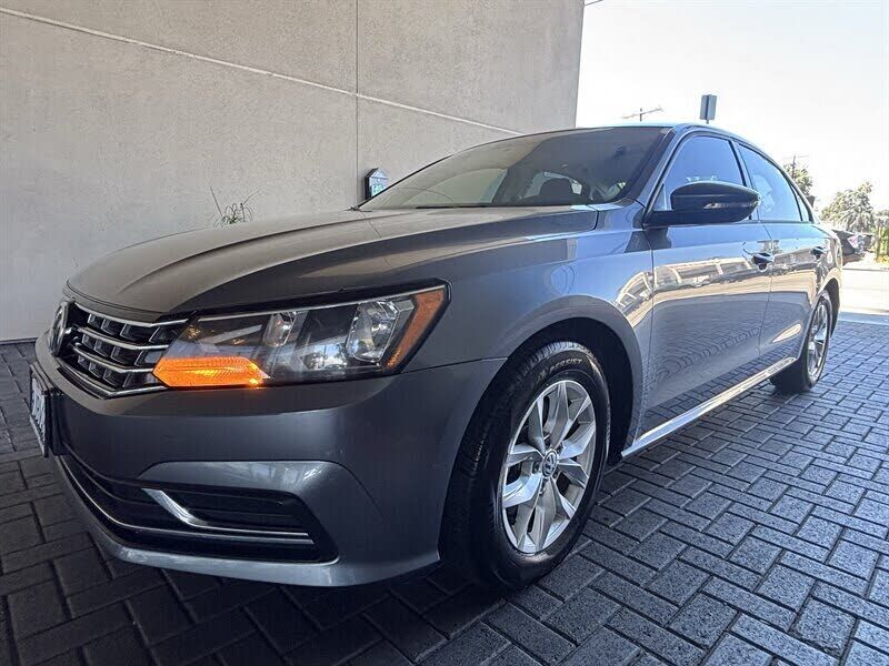 2018 VOLKSWAGEN Passat