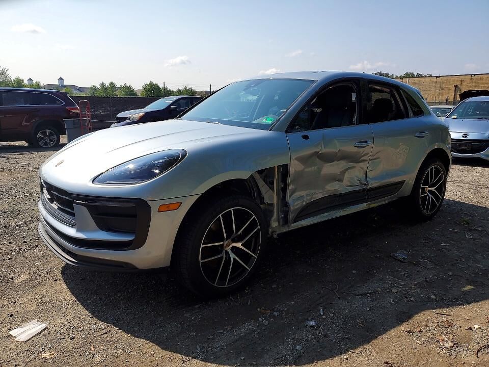 2026 PORSCHE Macan