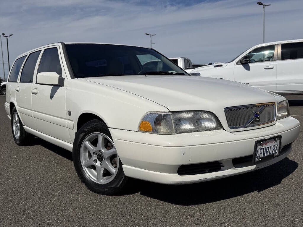 1999 VOLVO V70