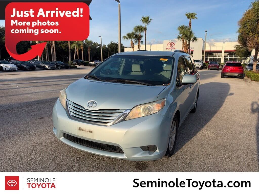 2016 TOYOTA Sienna