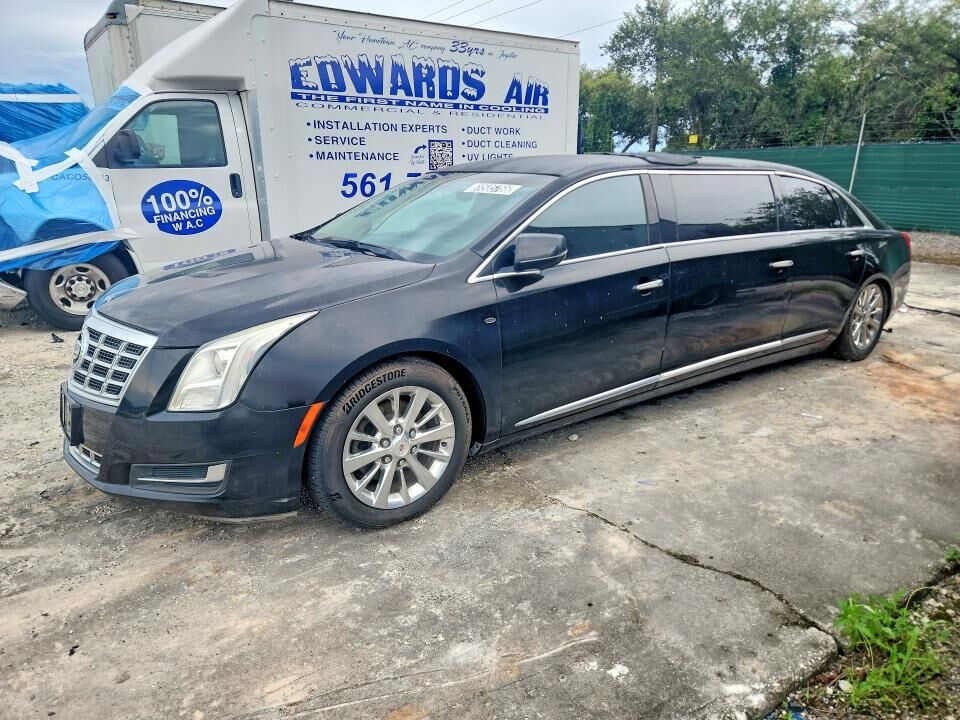 2014 CADILLAC Stretch Limousine