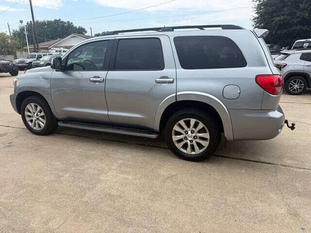 2013 TOYOTA Sequoia