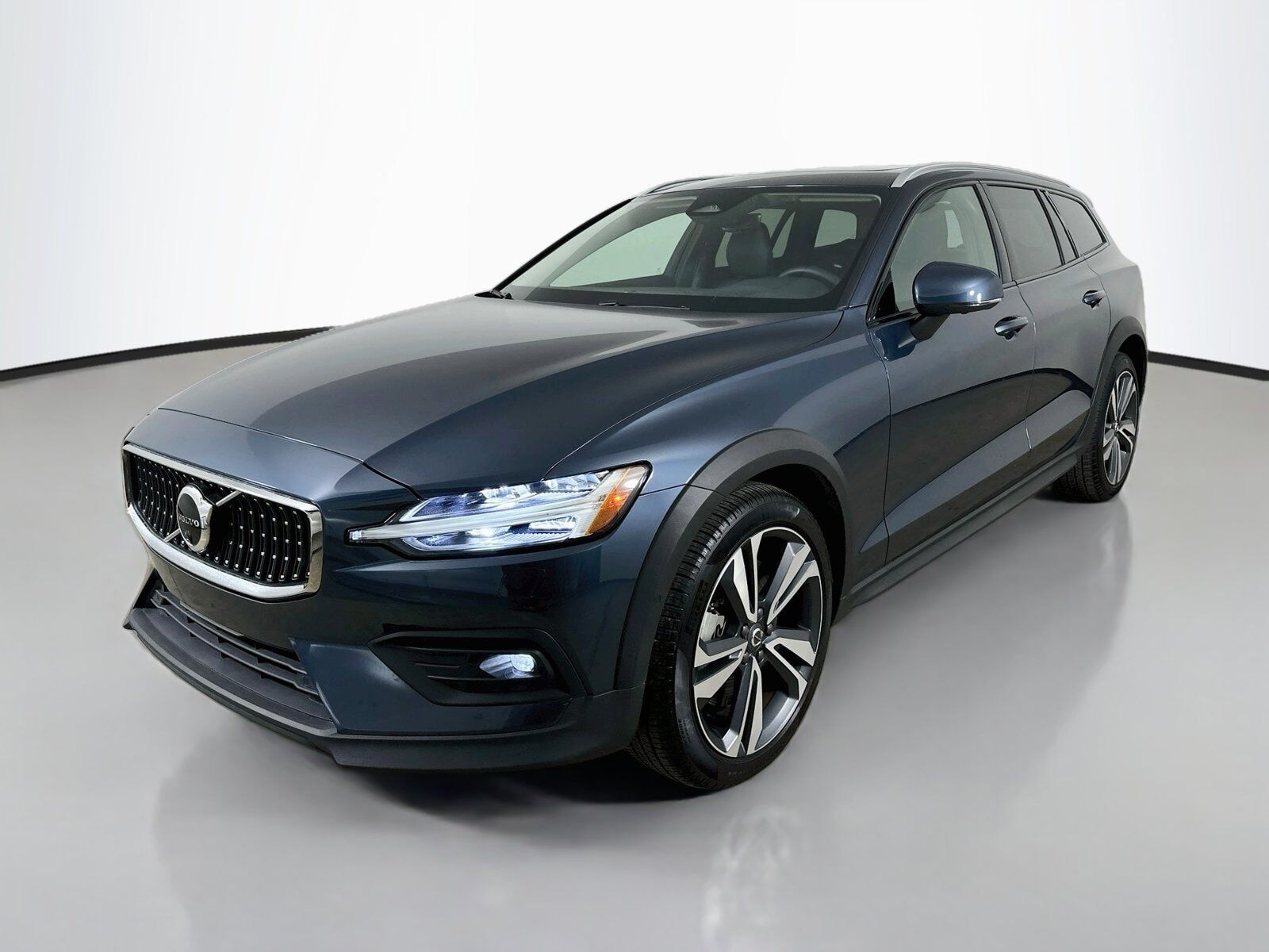 2025 VOLVO V60CC