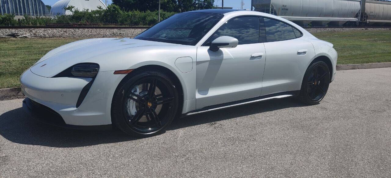 2022 PORSCHE Taycan