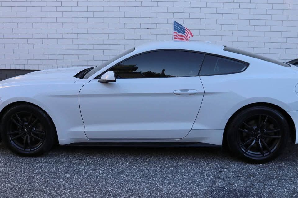 2017 FORD Mustang