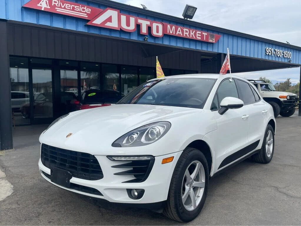 2018 PORSCHE Macan