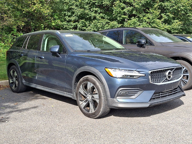 2020 VOLVO V60CC