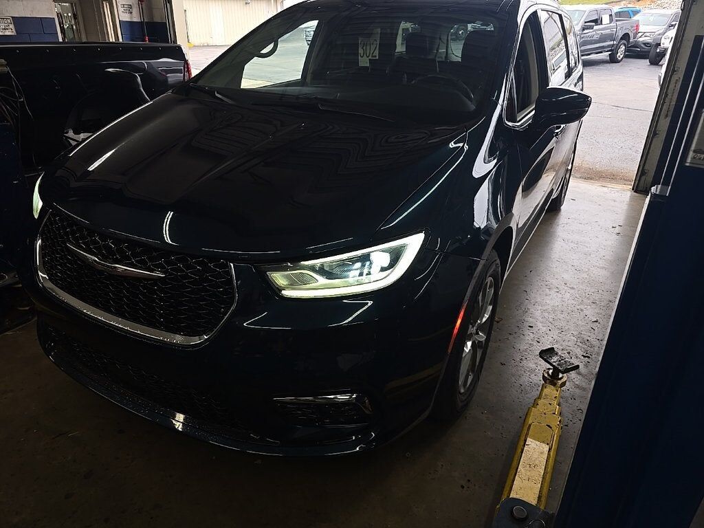 2022 CHRYSLER Pacifica