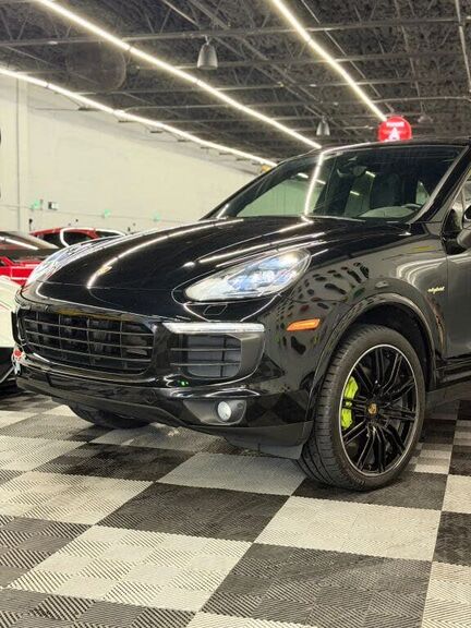 2017 PORSCHE Cayenne