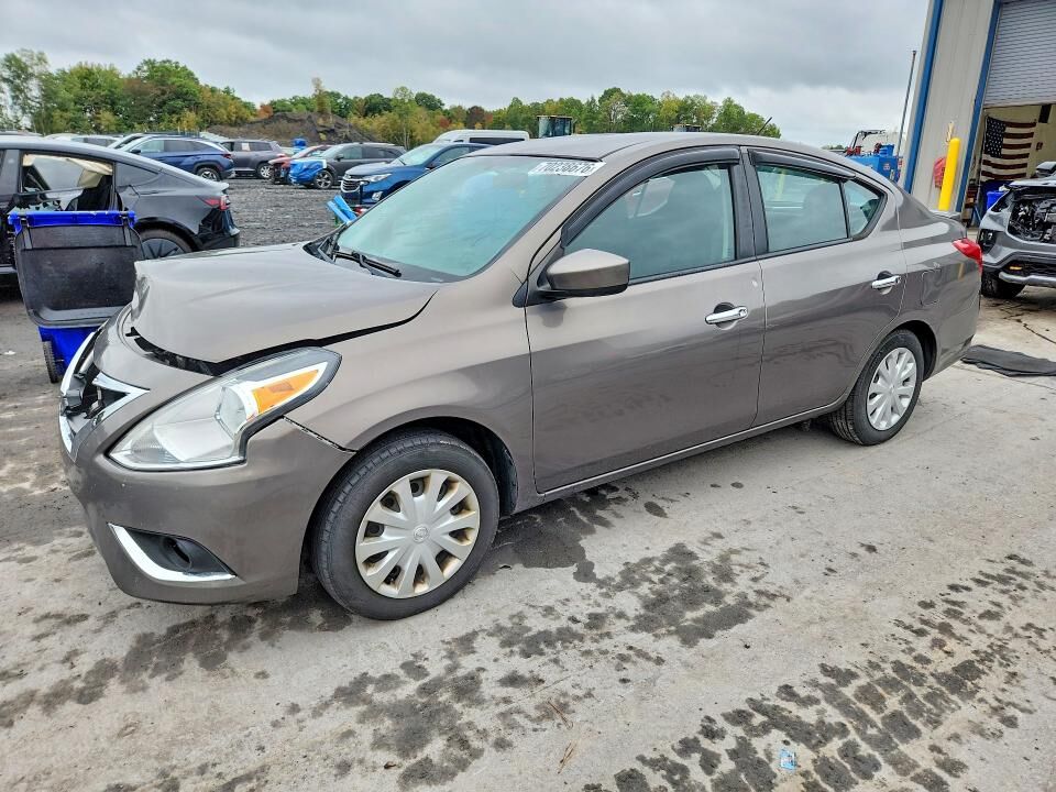 2017 NISSAN Versa