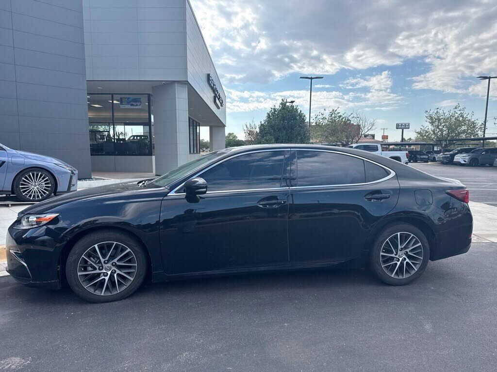 2017 LEXUS ES