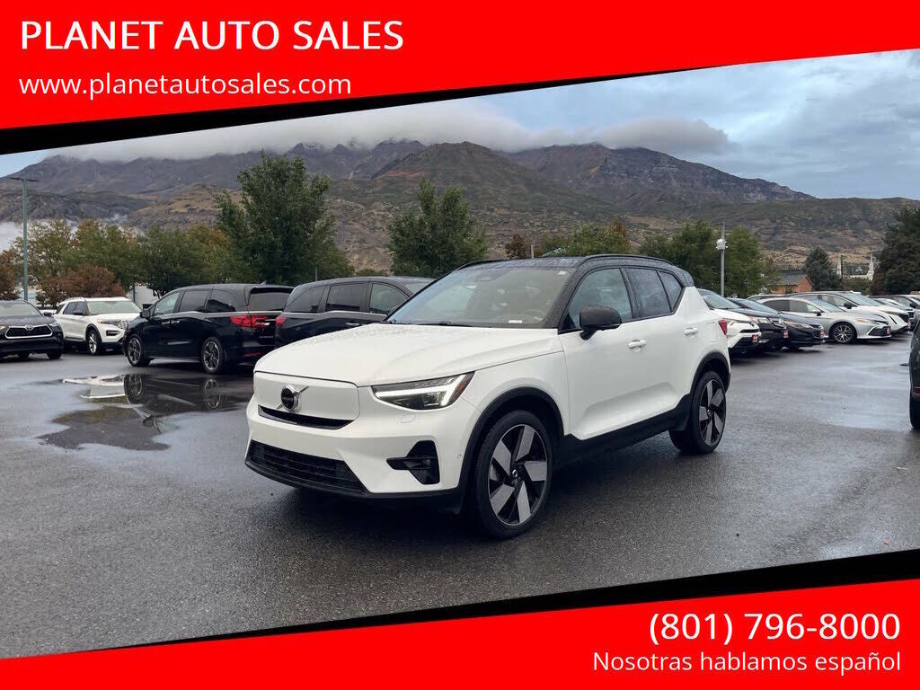 2023 VOLVO XC40