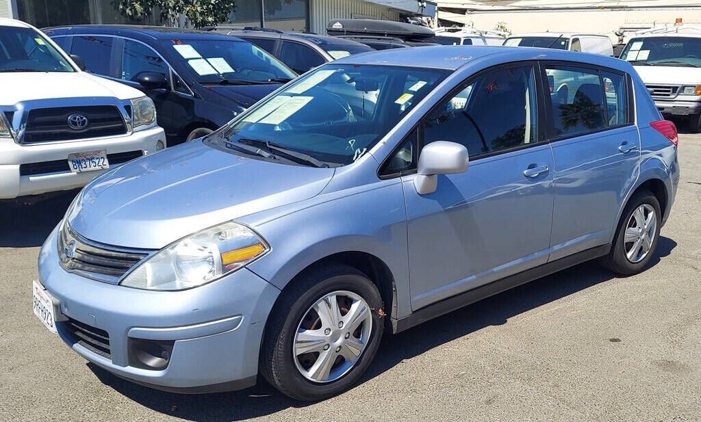 2011 NISSAN Versa
