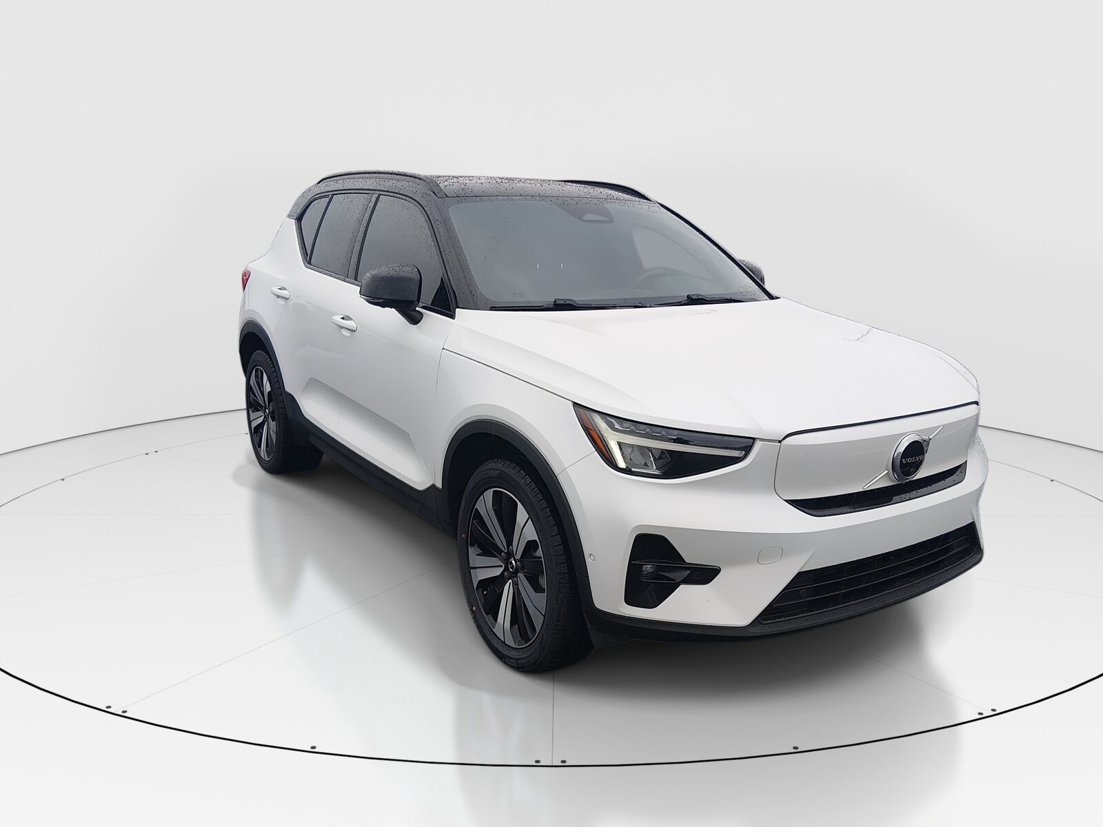 2023 VOLVO XC40