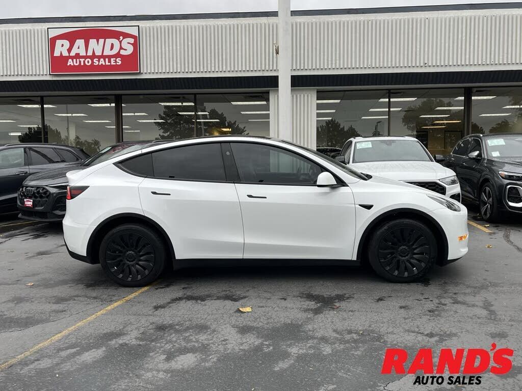 2024 TESLA Model Y
