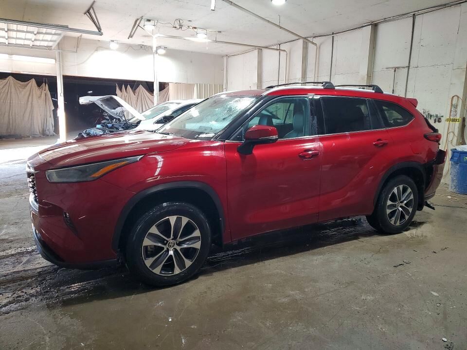 2022 TOYOTA Highlander