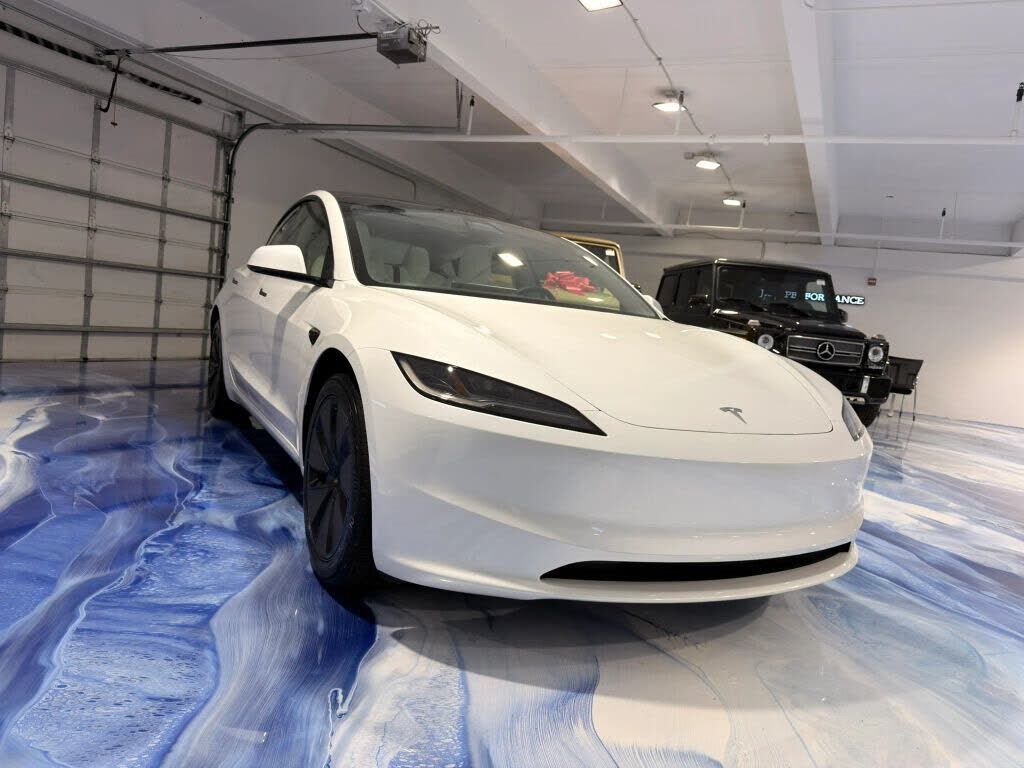 2025 TESLA Model 3