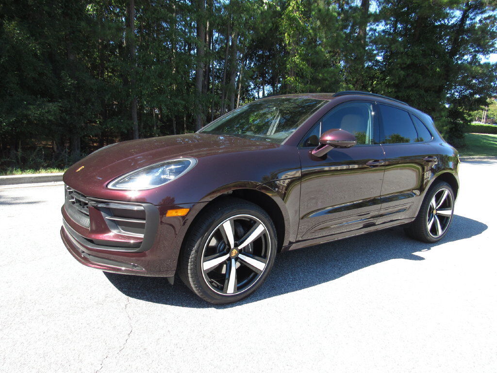 2026 PORSCHE Macan