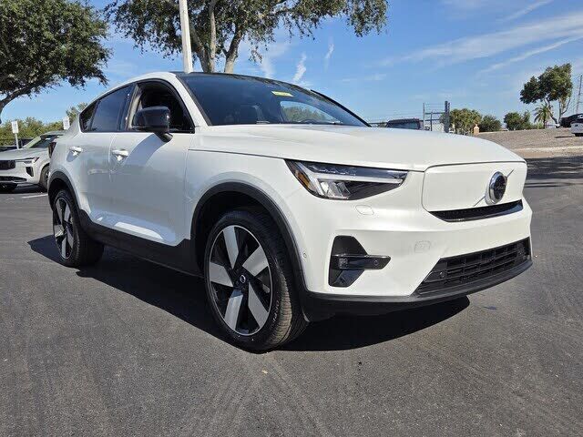 2023 VOLVO C40