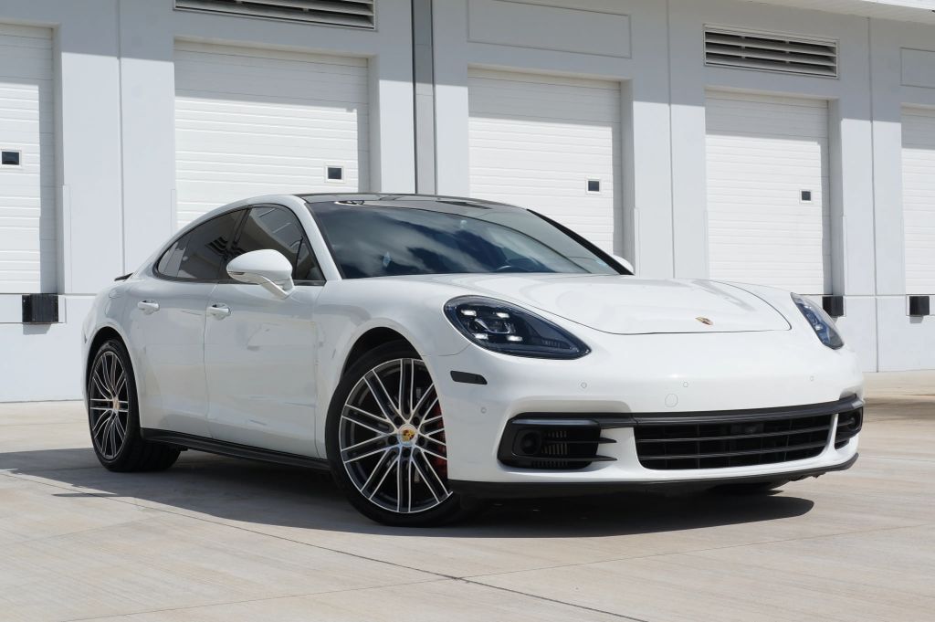 2018 PORSCHE Panamera