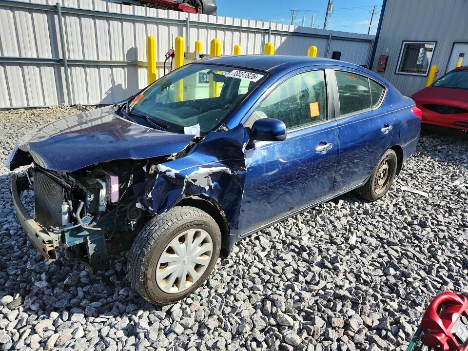 2012 NISSAN Versa