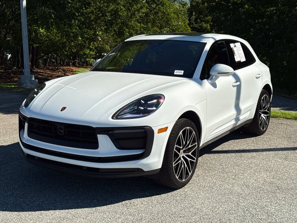 2026 PORSCHE Macan