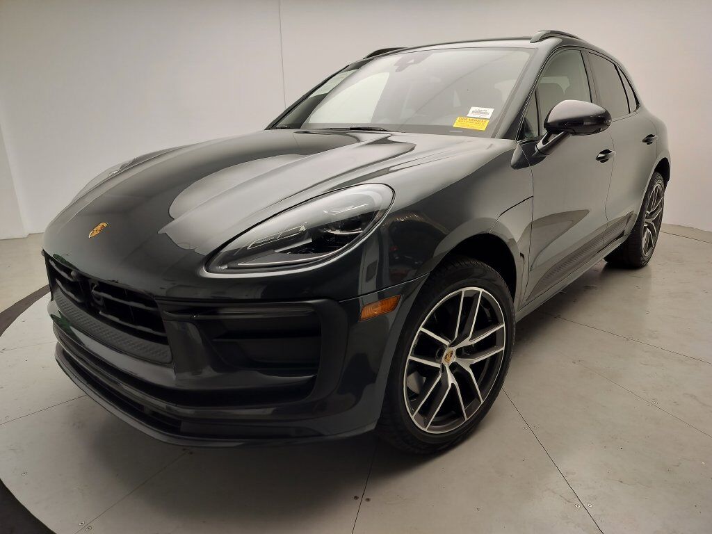 2024 PORSCHE Macan