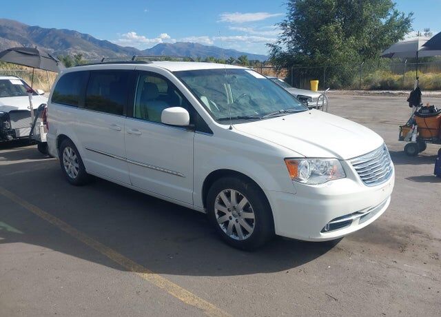 2013 CHRYSLER Town and Country