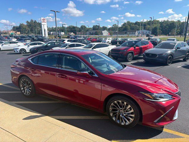 2024 LEXUS ES