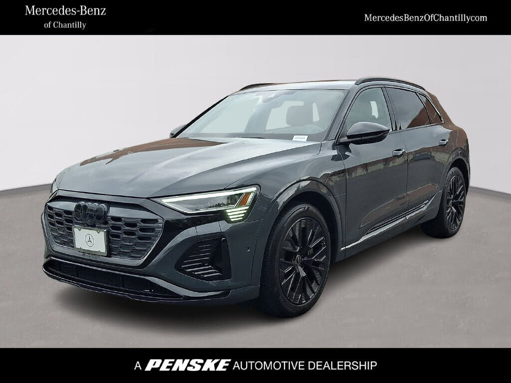 2024 AUDI Q8
