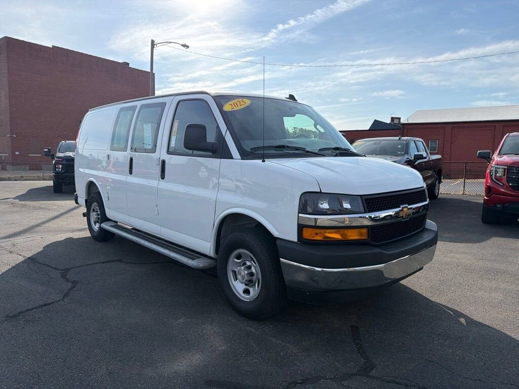 2025 CHEVROLET Express