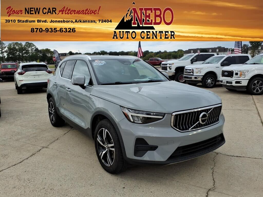 2024 VOLVO XC40