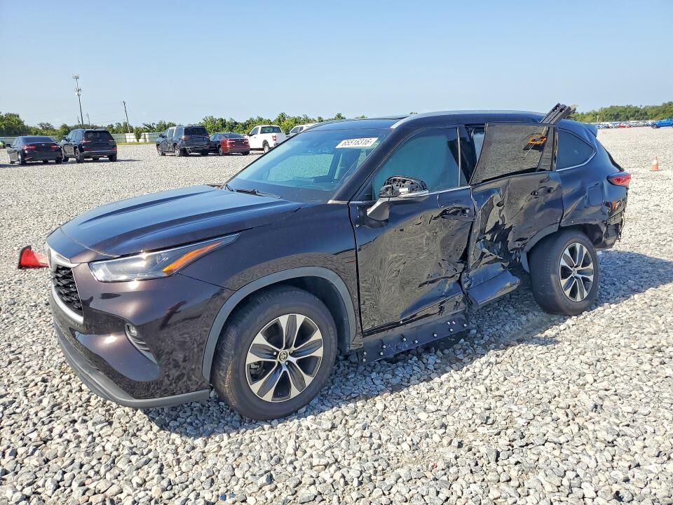 2022 TOYOTA Highlander
