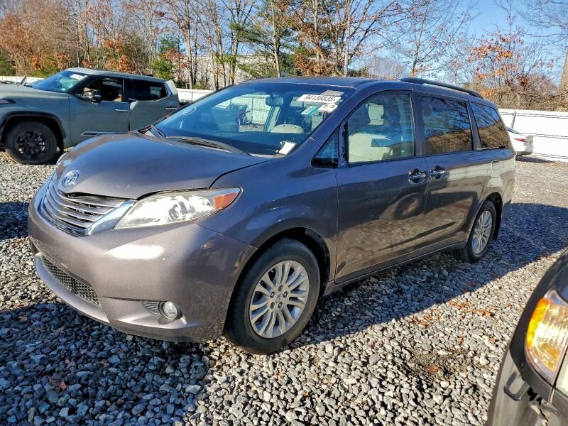 2017 TOYOTA Sienna