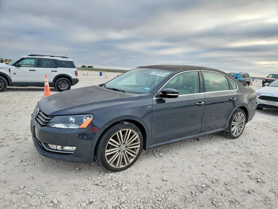 2014 VOLKSWAGEN Passat