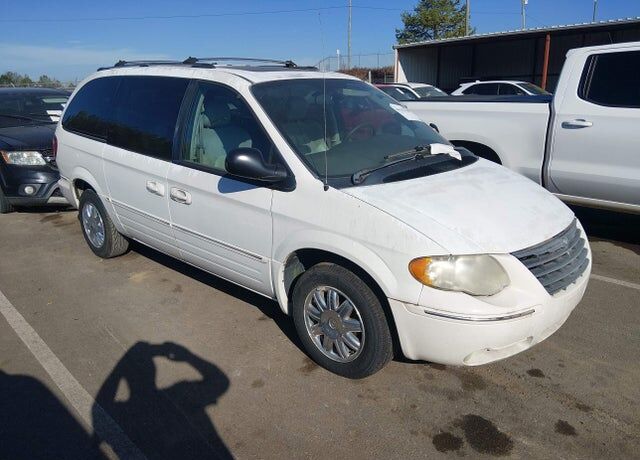 2005 CHRYSLER Town and Country