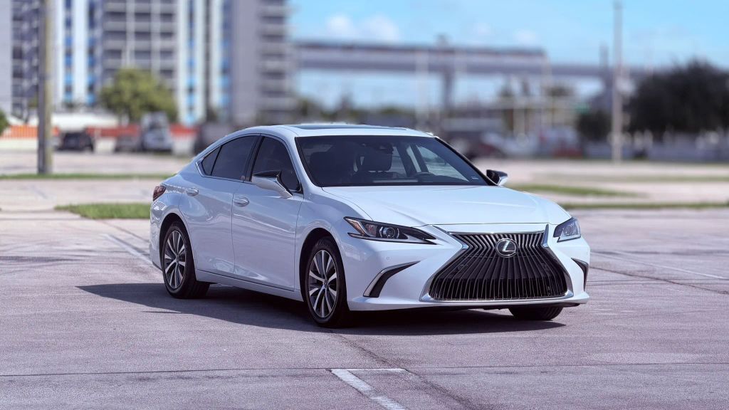 2021 LEXUS ES