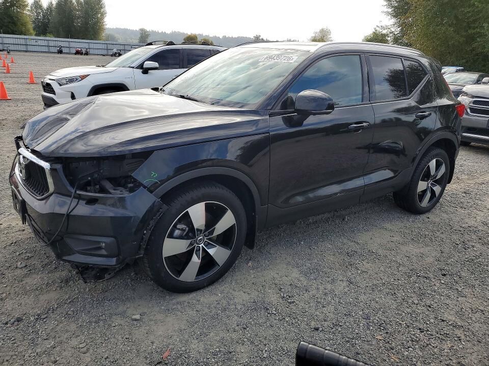 2019 VOLVO XC40