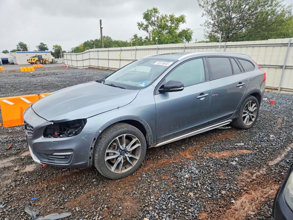 2017 VOLVO V60CC