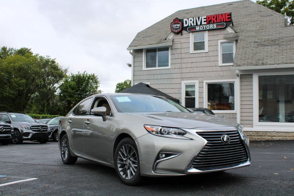 2018 LEXUS ES