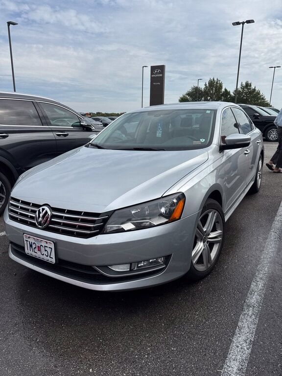 2013 VOLKSWAGEN Passat